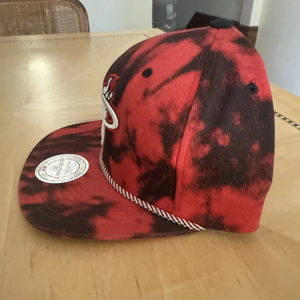 MIAMI HEAT RED & BLACK CAMO CAP HAT BY MITCHELL & NESS - OSFA